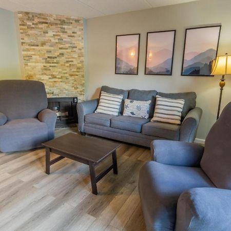 Family Bear Condos, Full King Suite, Kitchen, Pool Access Unit 103 Gatlinburg Εξωτερικό φωτογραφία