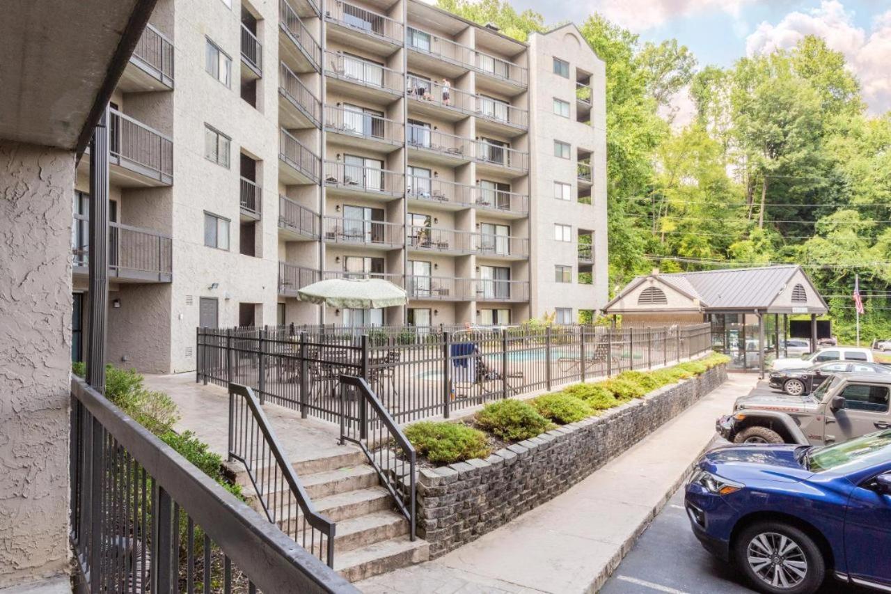 Family Bear Condos, Full King Suite, Kitchen, Pool Access Unit 103 Gatlinburg Εξωτερικό φωτογραφία