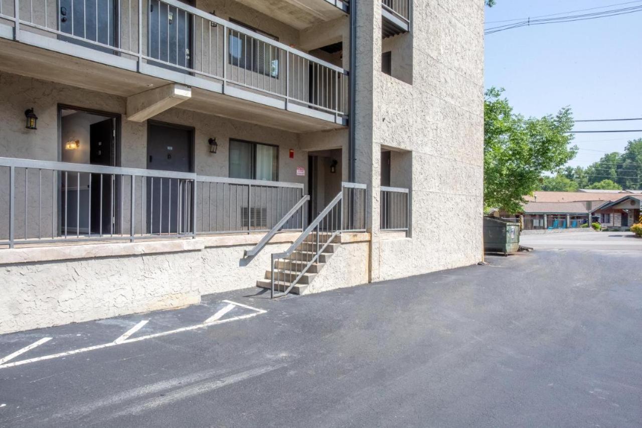 Family Bear Condos, Full King Suite, Kitchen, Pool Access Unit 103 Gatlinburg Εξωτερικό φωτογραφία